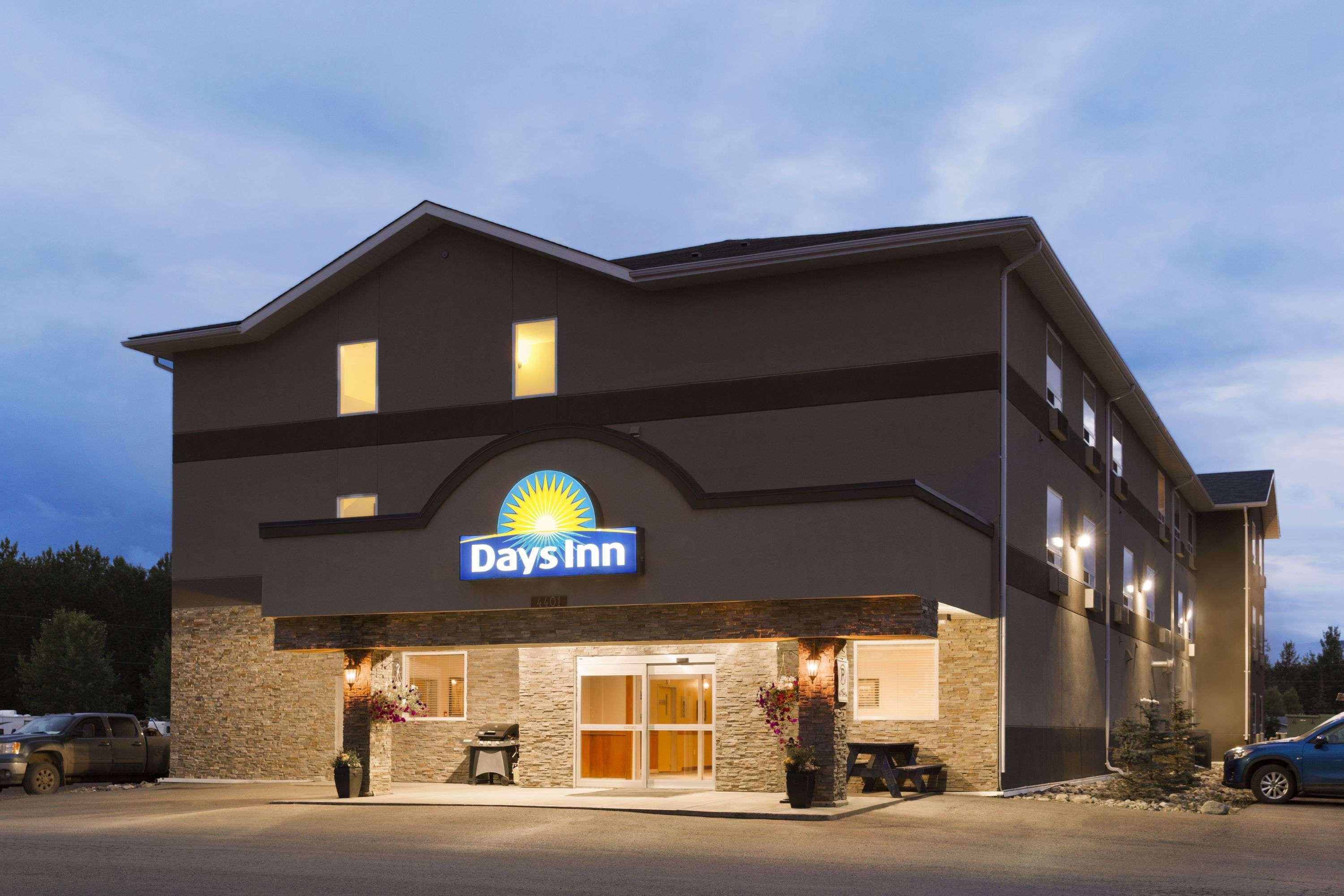 Days Inn By Wyndham Chetwynd Exterior foto