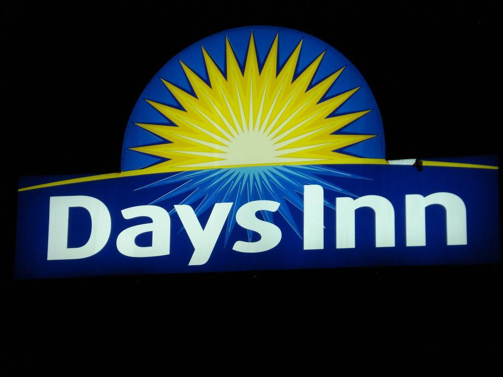 Days Inn By Wyndham Chetwynd Exterior foto